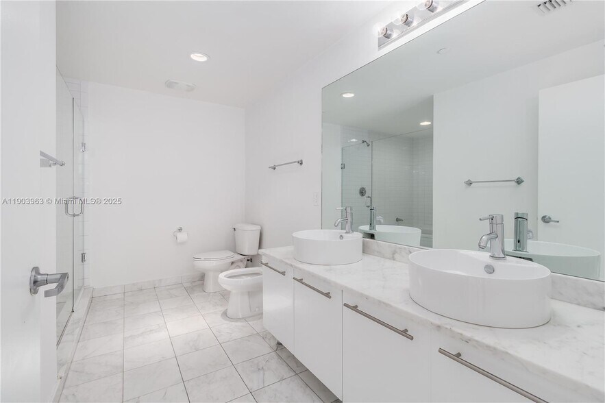 Building Photo - 888 Biscayne Blvd