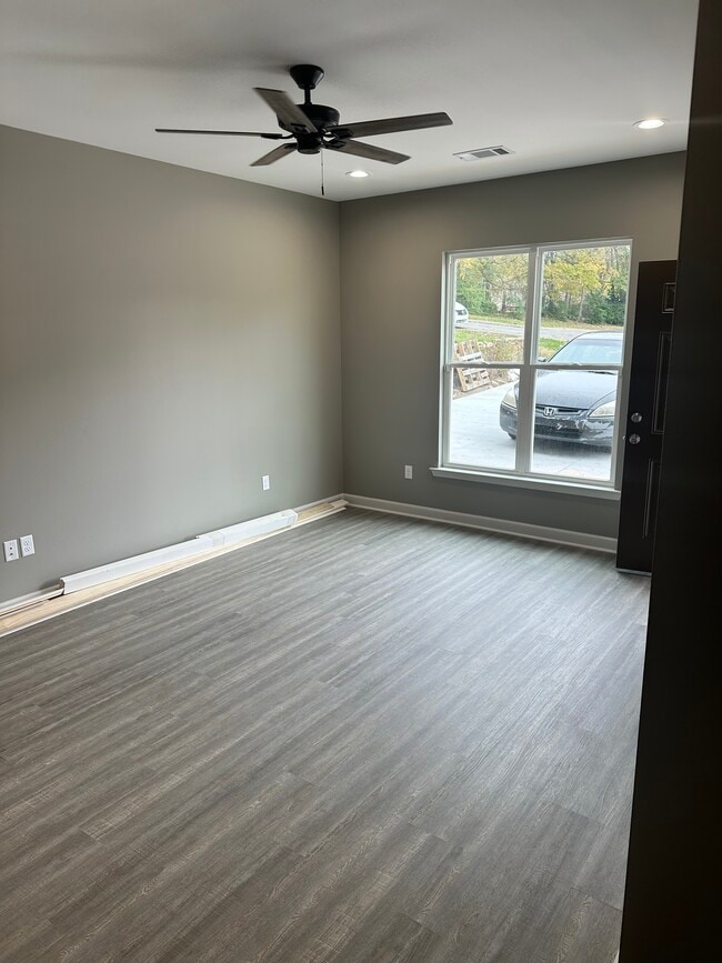 Building Photo - 3004 S Izard St