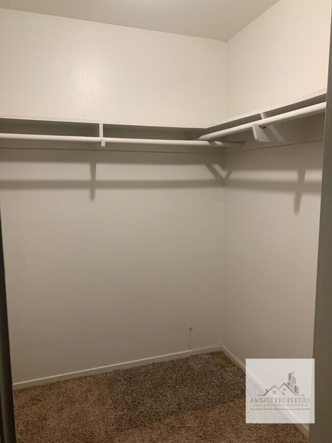 Building Photo - Must See! Lovely 3 Bedroom 2 Bath Home with Pool