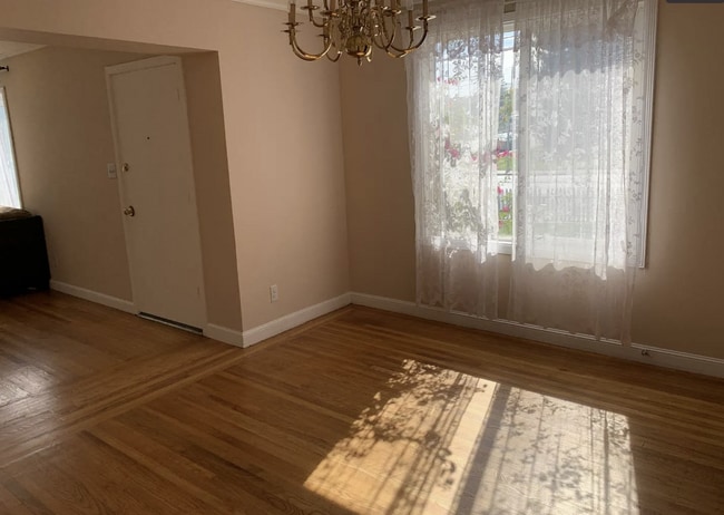 Building Photo - 500 87th St