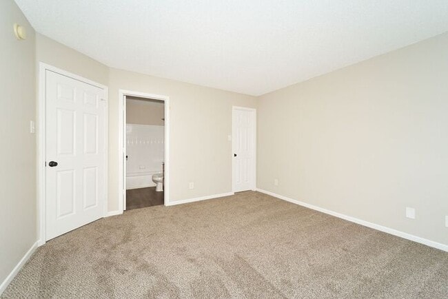 Building Photo - Large 4 Bedroom and Brownsburg Schools!