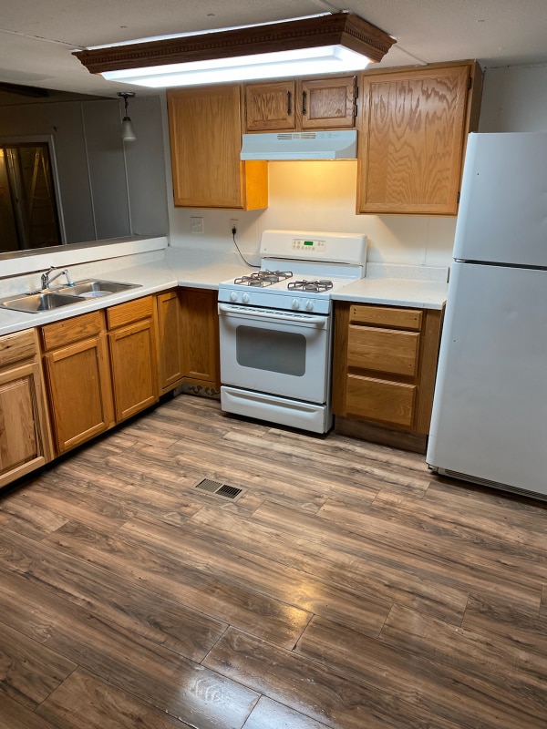 Building Photo - 10 9th Ave