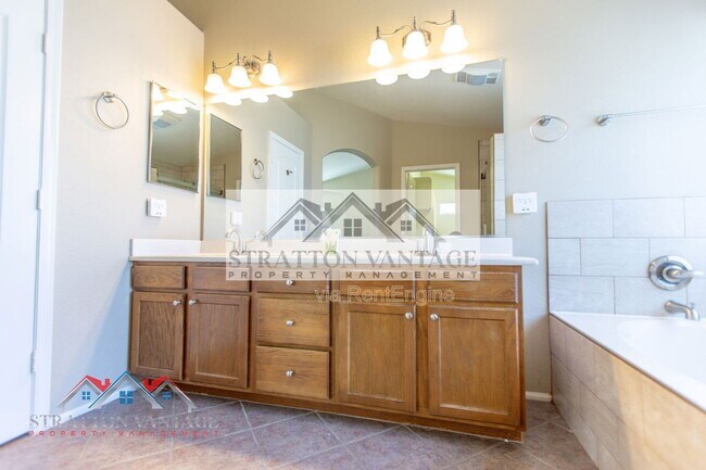 Building Photo - 4808 W Allen St