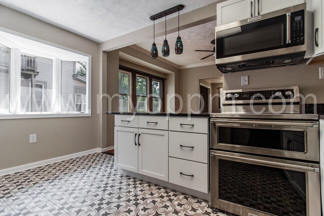 Building Photo - Completely Remodeled! 3 Bedroom / 3 Bathro...