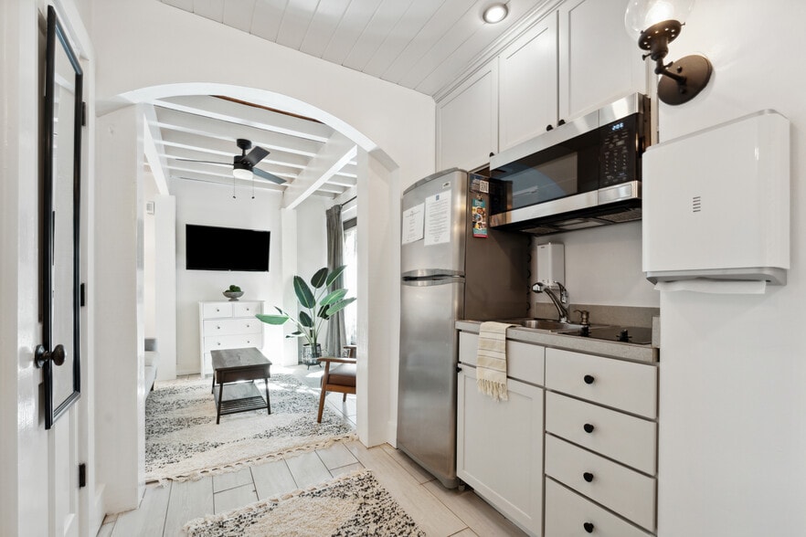 Building Photo - 33 Cannon St