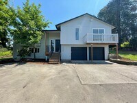 Building Photo - Private Valley Remodeled Home In Damascus 3Bd/2.5Ba with Basement!!! Beautiful Deck with Amazing ...