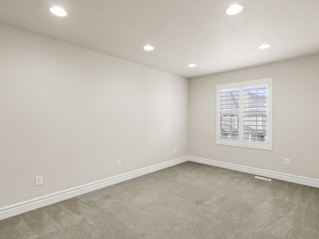 Building Photo - 1319 E Foxmont Ln