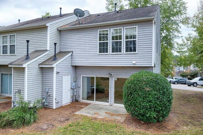 Building Photo - 812 Walnut Woods Dr