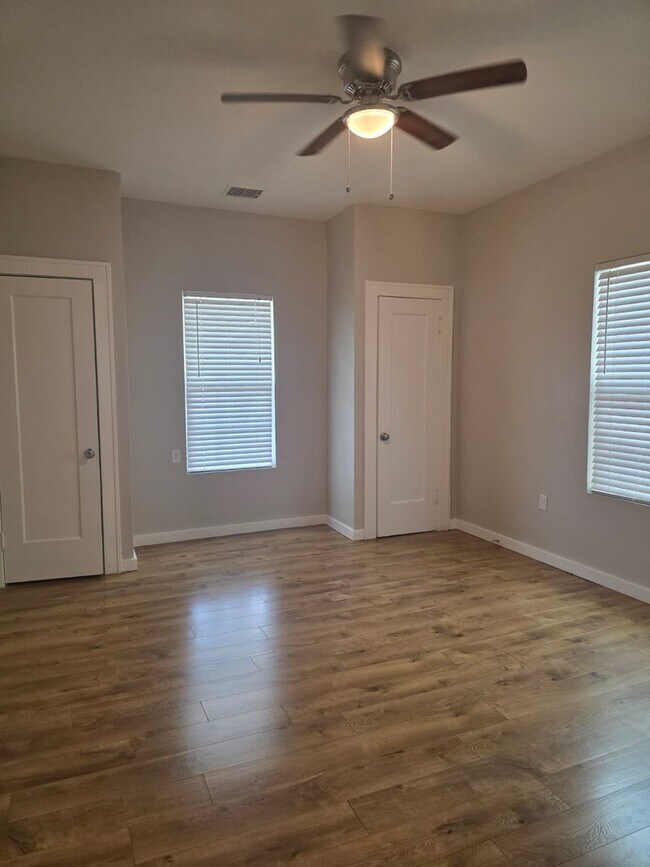 Building Photo - Step into this updated 4-bedroom, 2-bath home ideally situated in the heart of Sand Springs.