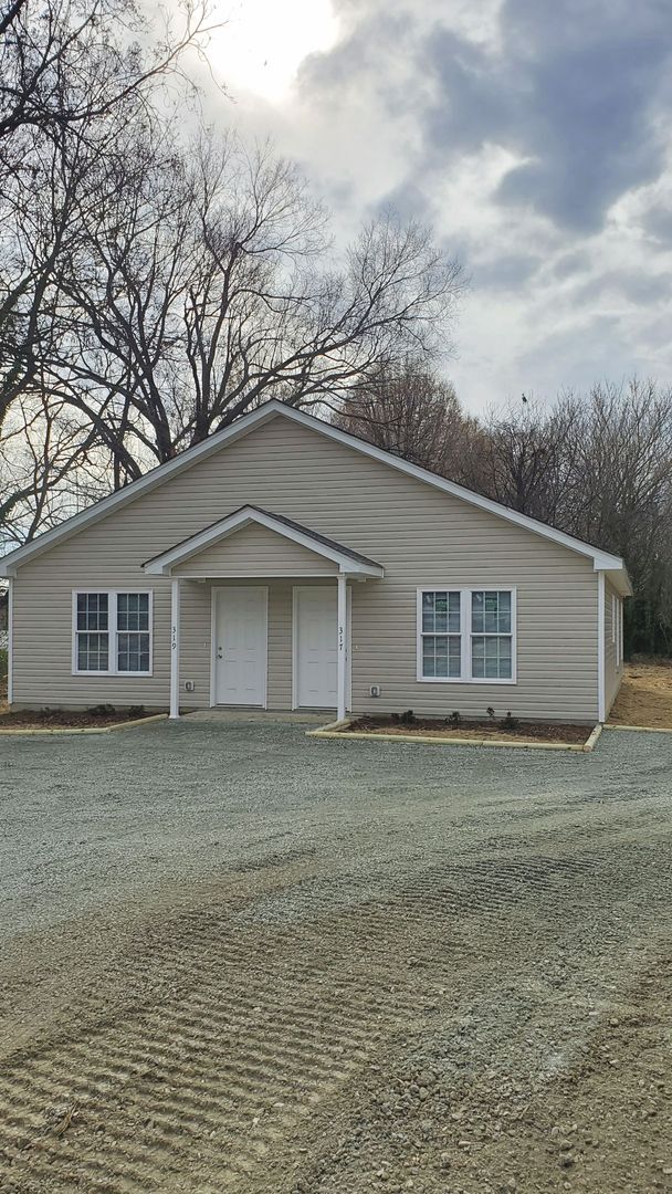 Building Photo - 317/319 E. GILBREATH STREET