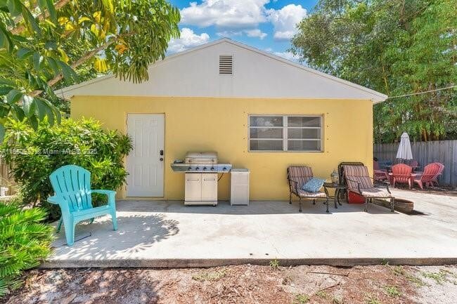 Building Photo - 209 S Palmway