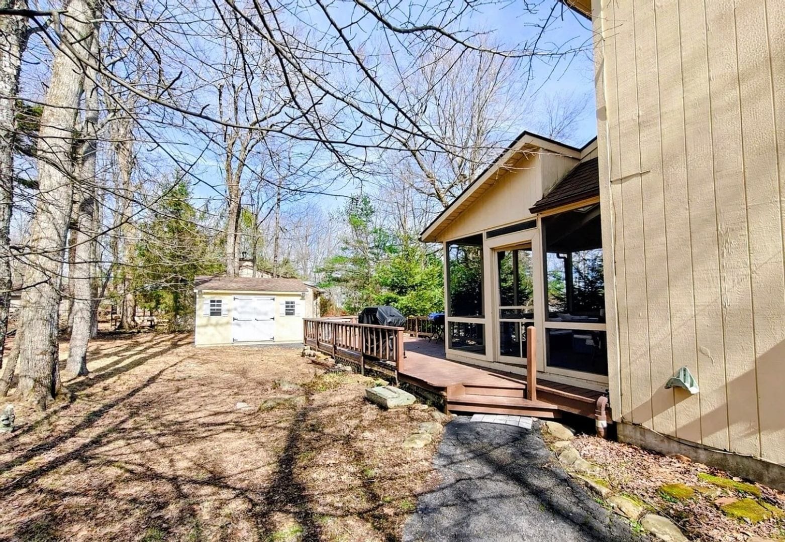 Building Photo - 2104 Vacation Ln