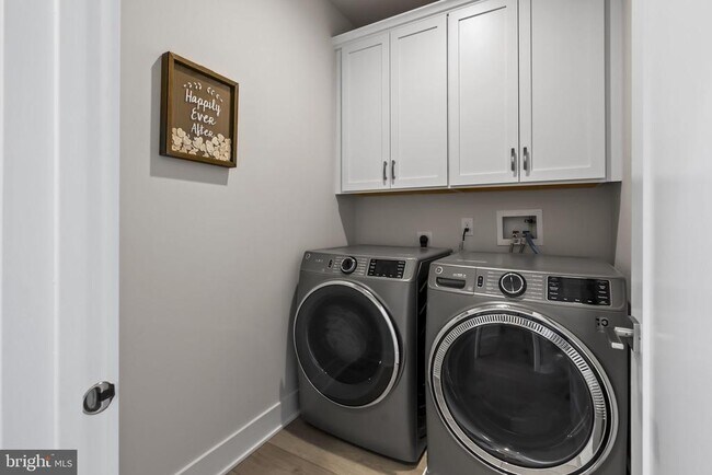 Building Photo - 908 Laurens Aly