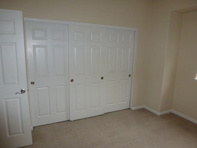 Building Photo - Two Bedroom, Two and a Half Bath Townhome ...