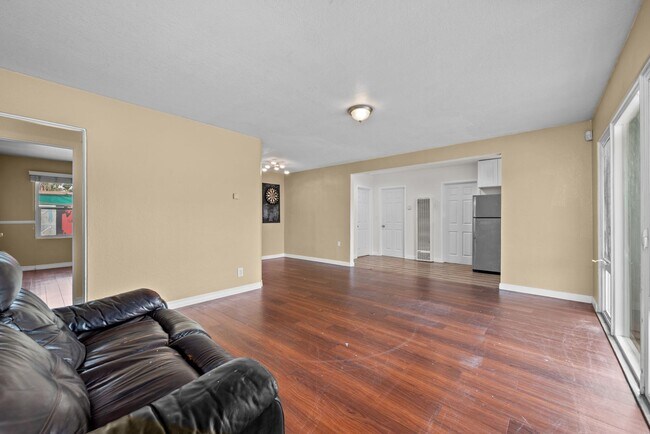 Building Photo - 6233-6235 Dorothy Dr