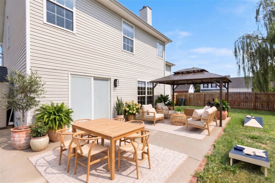 Building Photo - 2150 Blake Dr