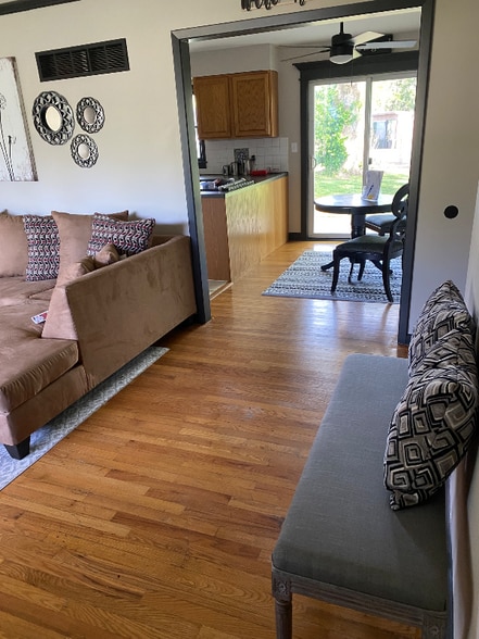 Building Photo - 6017 N Howard Ave