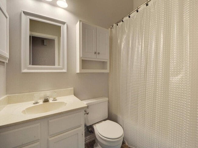 Building Photo - 2213 Margalene Way