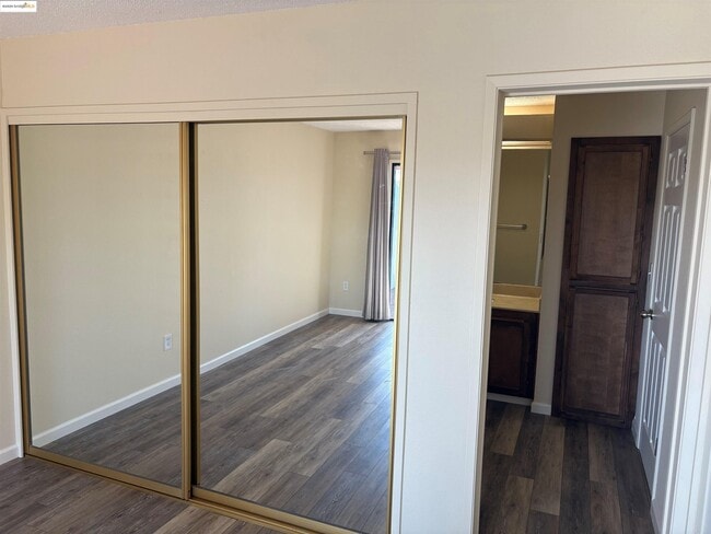 Building Photo - 5854 Yawl St