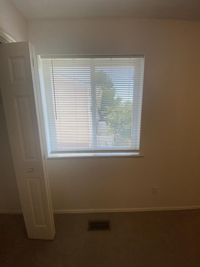 Building Photo - 295 W 600 N