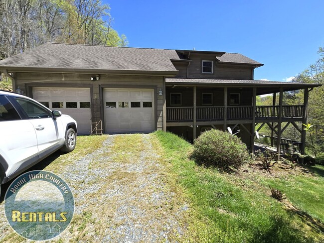 Building Photo - Beautiful Cabin in Sugar Grove with Multi-...