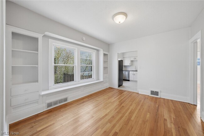 Building Photo - 2058 Wascana Ave