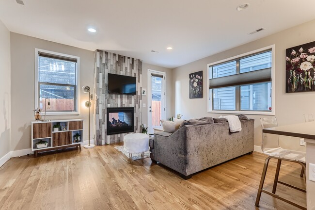 Building Photo - 1261 Perry St