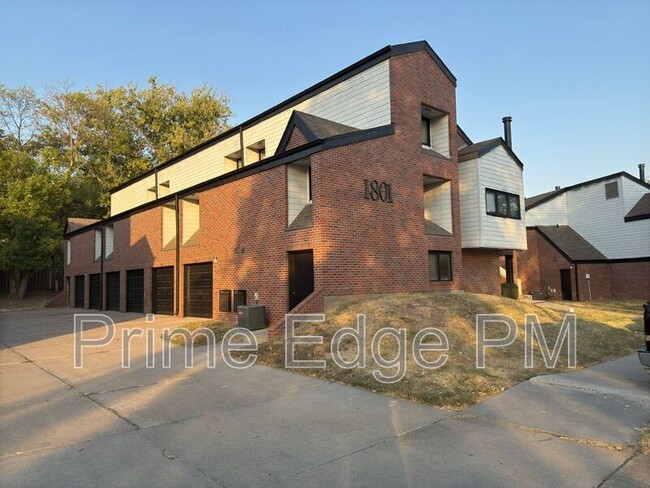 Building Photo - 1801 Ridgehaven Ct