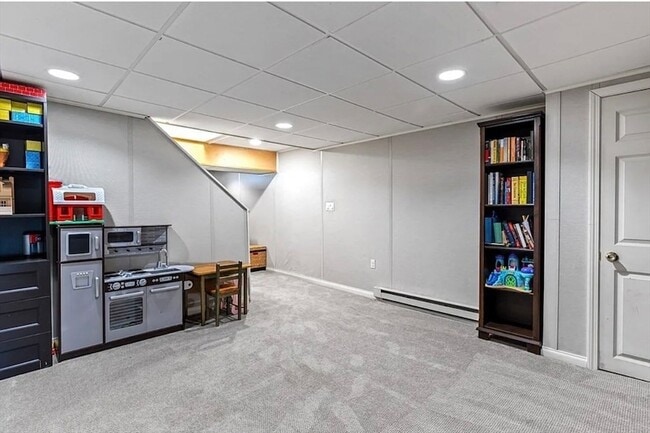 Building Photo - 14 Hoover Rd