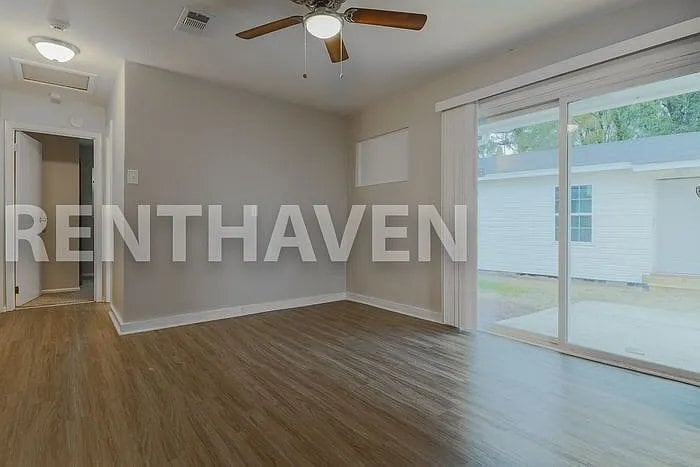 Building Photo - 301 Oregon Trail