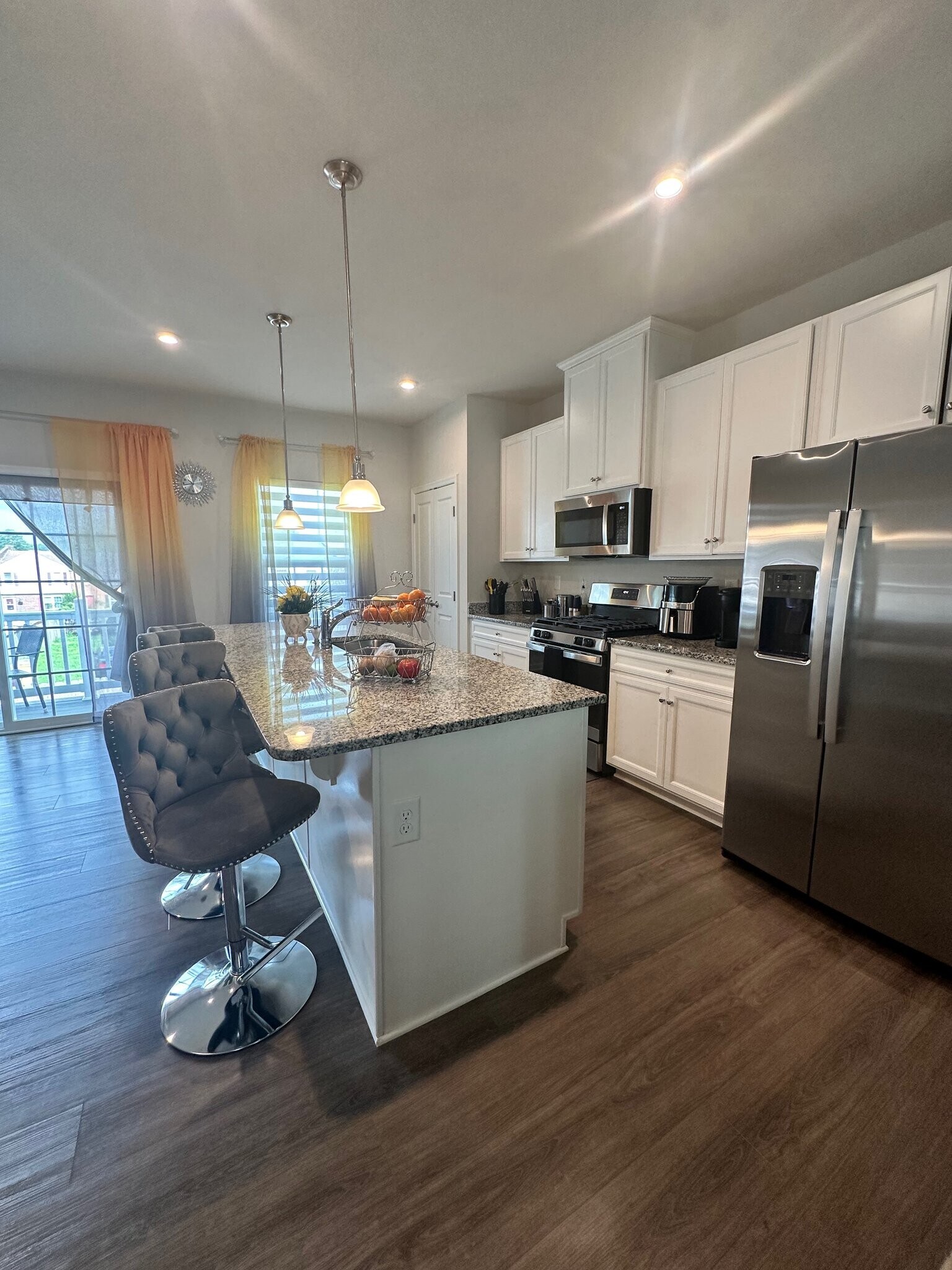Building Photo - 4122 Riverside Dr