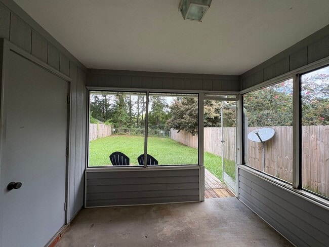 Building Photo - Family Friendly 2 Bedroom Duplex Available In Tallahassee