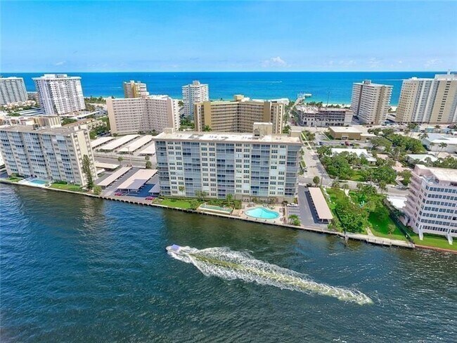 Building Photo - 299 N Riverside Dr