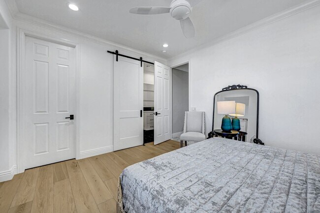 Building Photo - Entertainers dream
