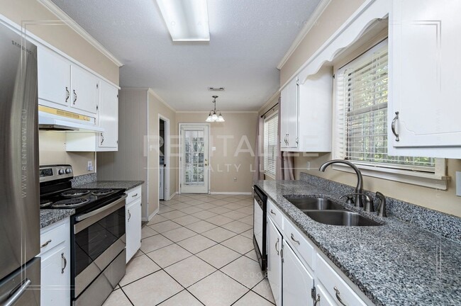 Building Photo - Charming 3 Bed 2 Ba Home Close to Saraland