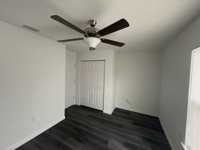 Building Photo - 9 Maple Dr