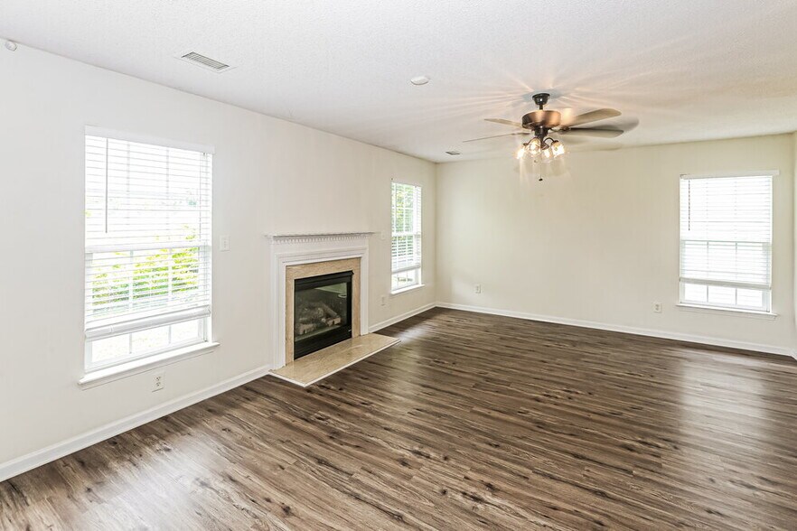 Building Photo - 1036 Meadowbrook Ln SW