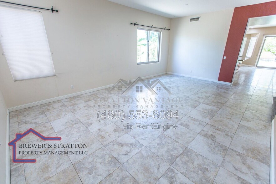 Building Photo - 1373 W Longhorn Dr