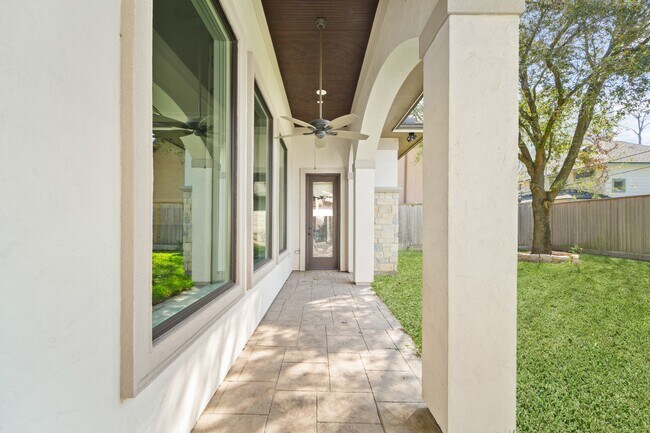 Building Photo - 5637 Overbrook Ln