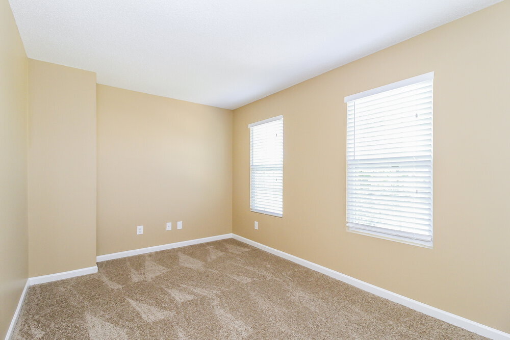 Building Photo - 300 Creekview Dr