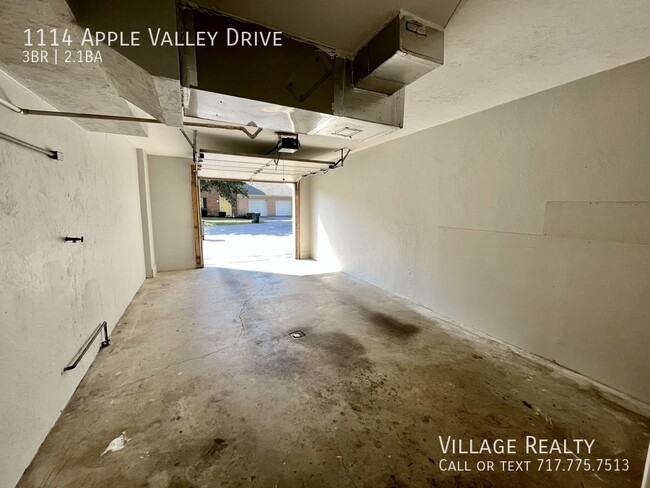 Building Photo - Extremely spacious 3-bed townhome in Dalla...