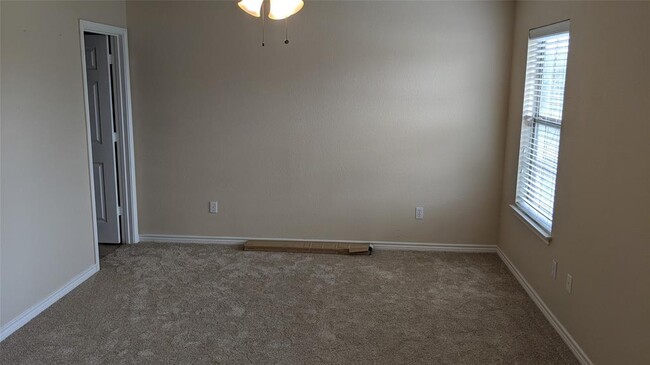 Building Photo - 114 Sendero Dr