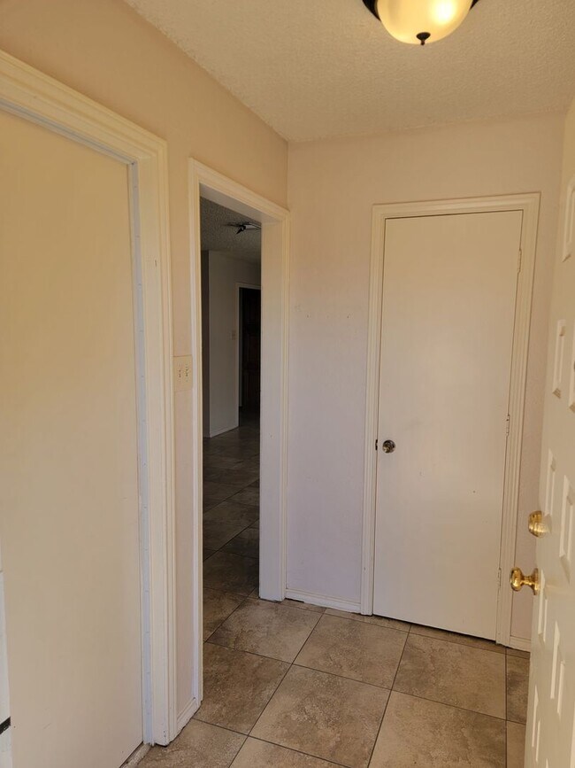 Building Photo - 6433-6435 Brookhaven Trail