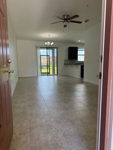 Building Photo - 2259 Seven Oaks Dr