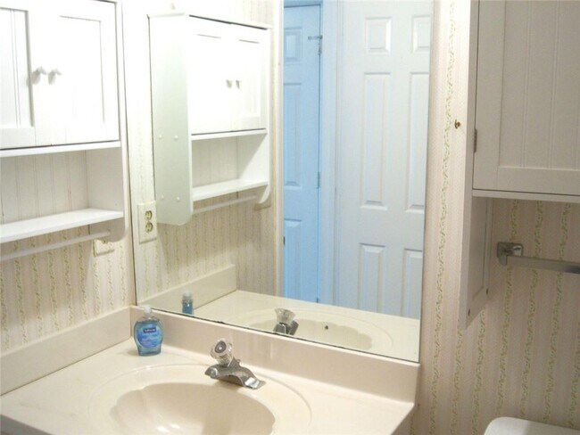 Building Photo - 760 Coventry Township Pl