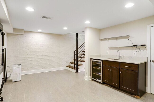 Building Photo - 620 Farragut St NW