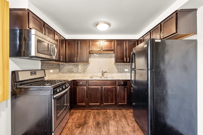 Building Photo - 6556 N Northwest Hwy