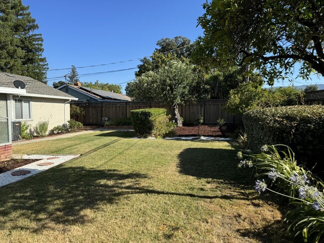 Building Photo - 12283 Woodside Dr