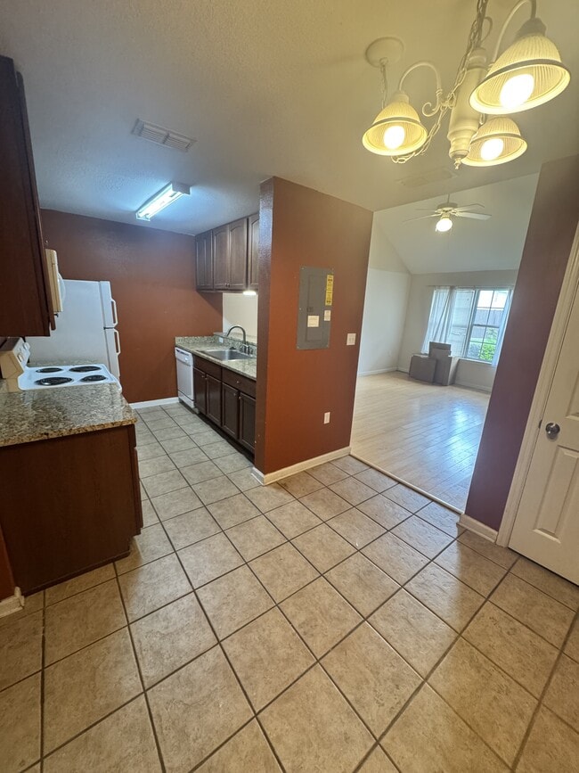 Building Photo - 2738 W Tharpe St