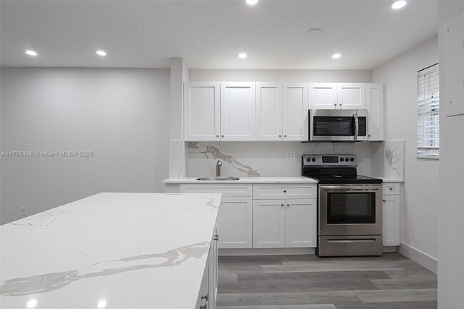 Building Photo - 17255 SW 95th Ave